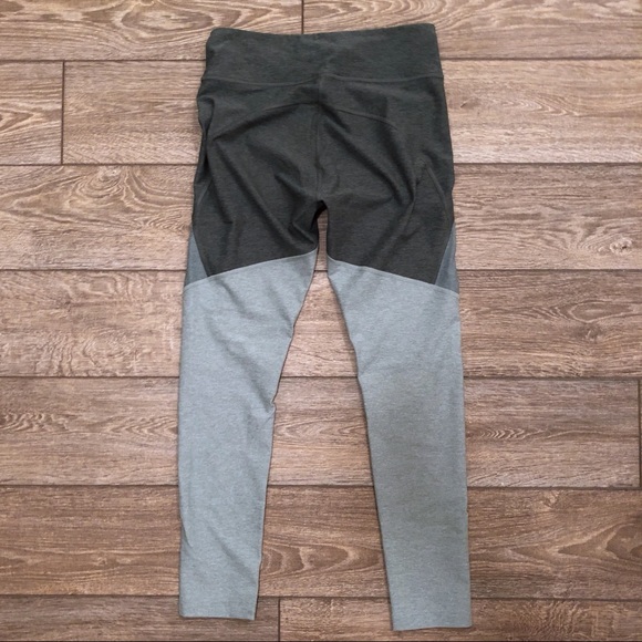 NWOT Outdoor Voices 7/8 tri-tone warmup leggings - Picture 6 of 8